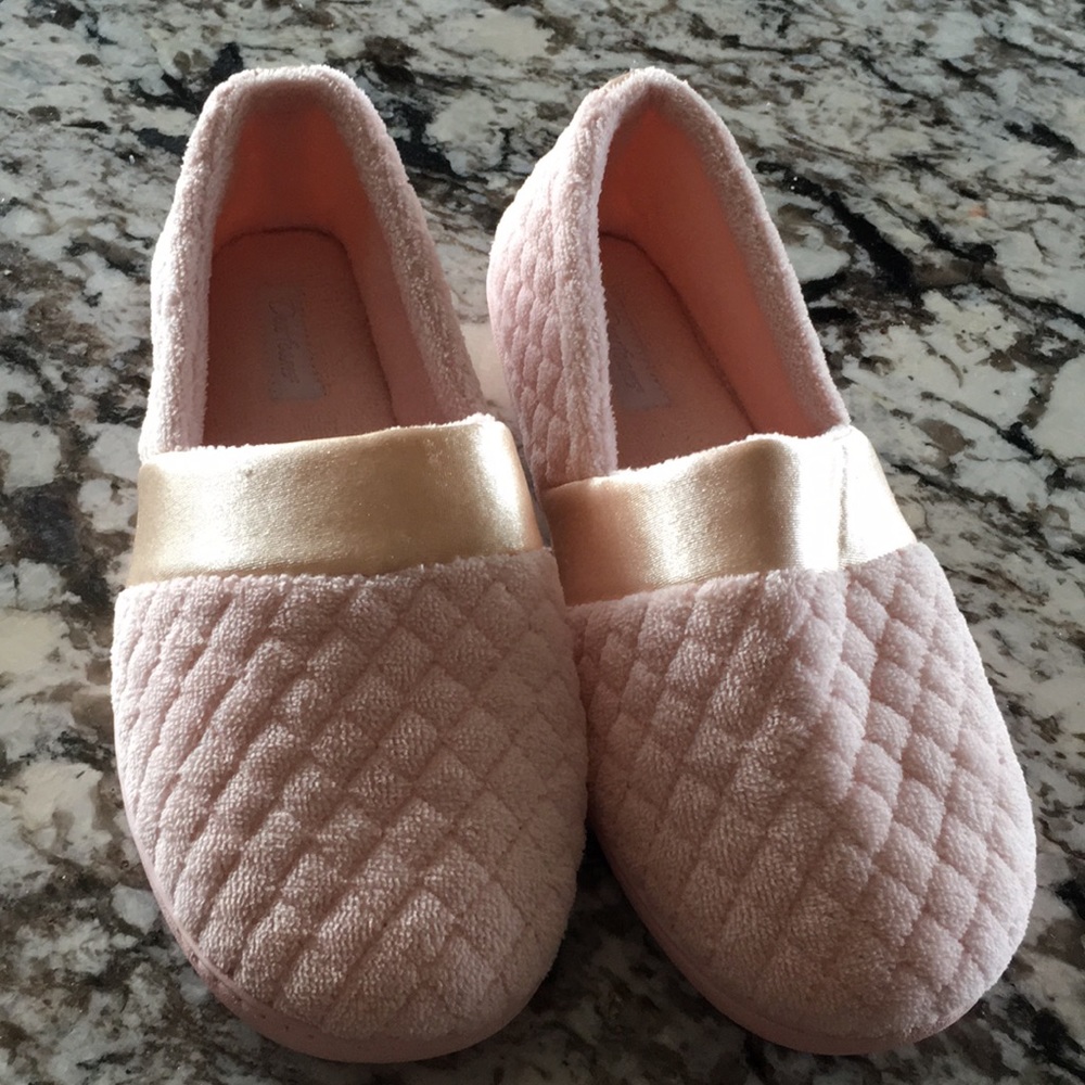 Women’s dearfoams slippers